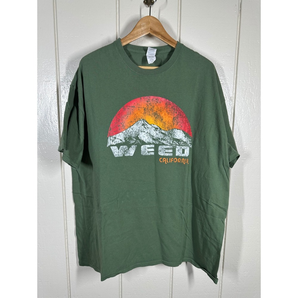 Gildan T-Shirt Mens 2XL Green Weed California Mountain Graphic Heavy Cotton Tee